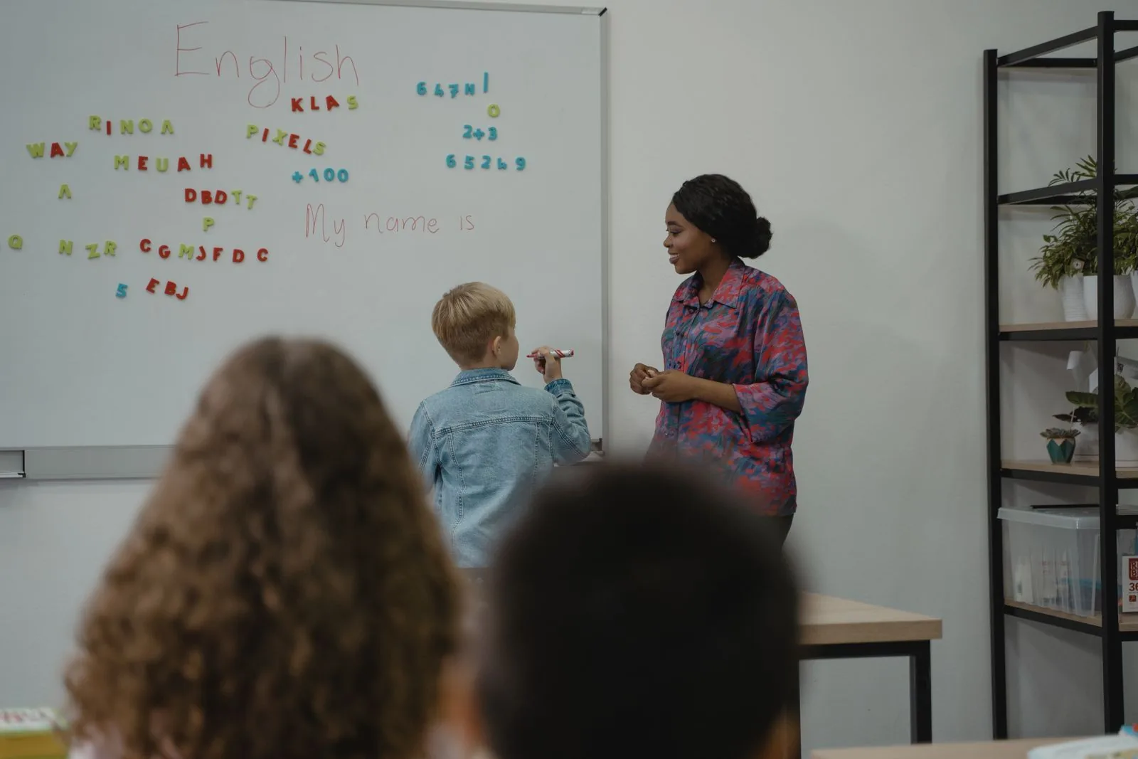 Expert ACT Science tutor explaining data interpretation to a class