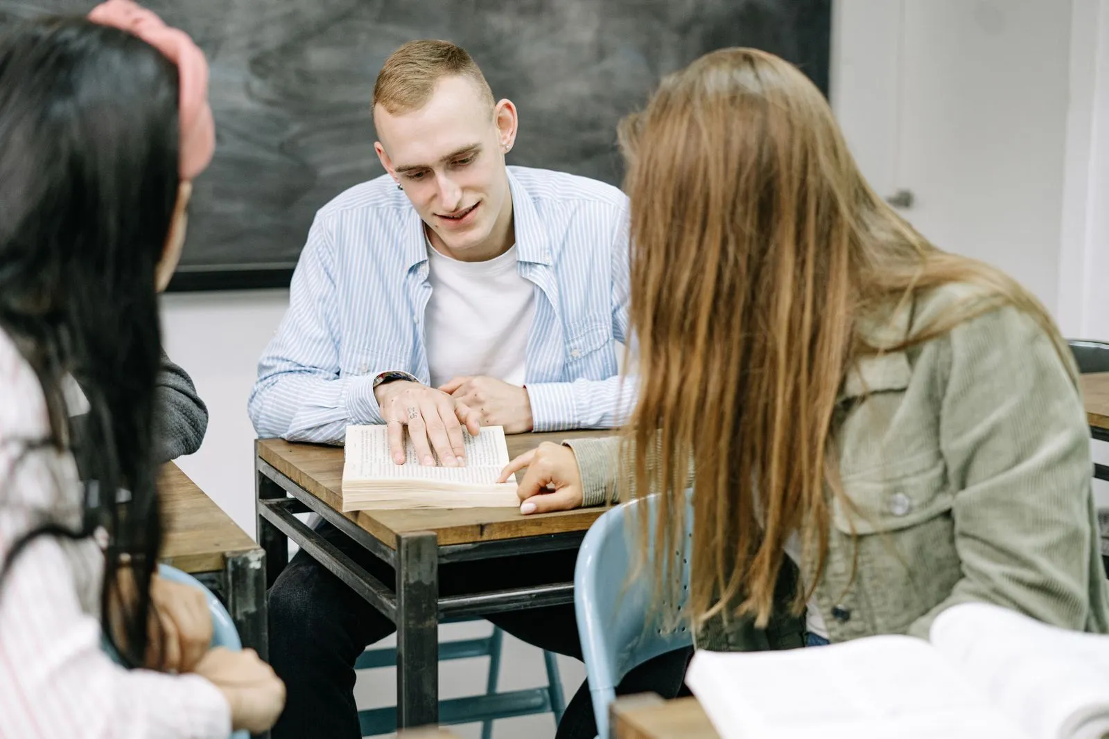 Qualified AP Statistics tutors - students collaborating with an expert instructor on course material