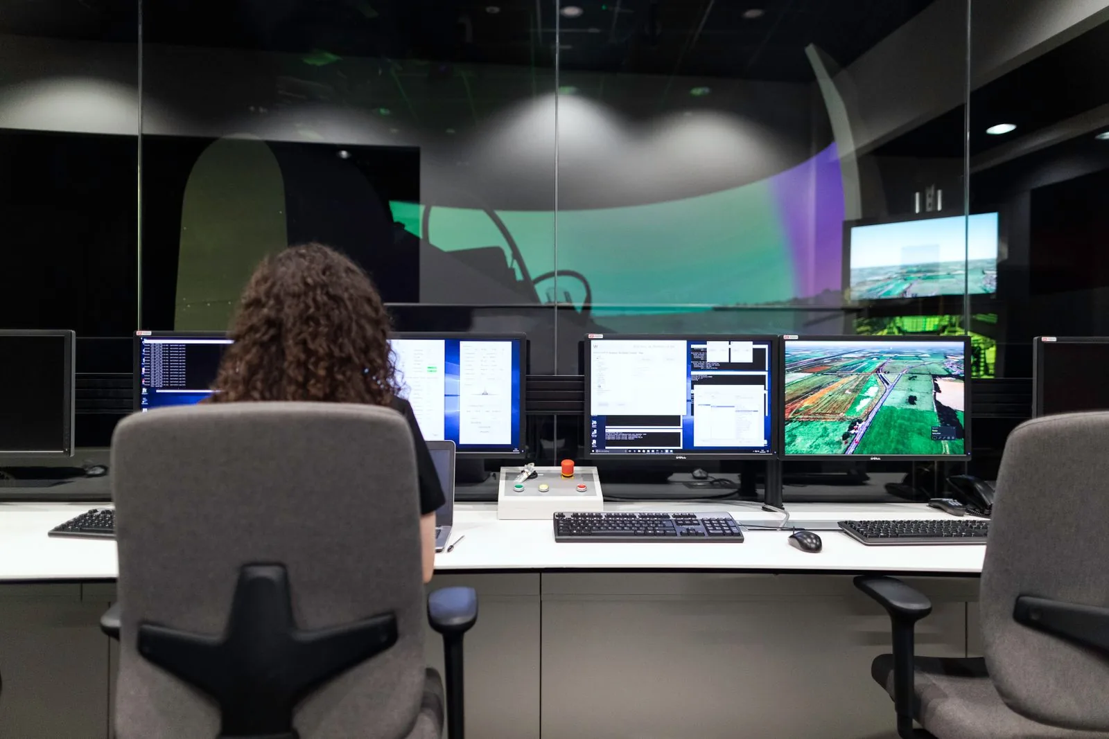 Expert Java tutor - reviewing running code across multiple monitors