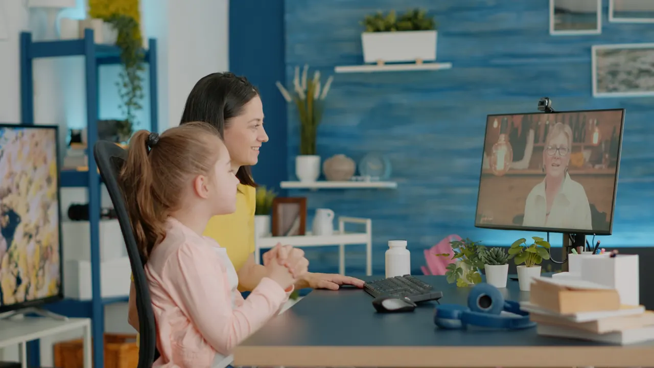 Student learning with a private 1-on-1 online tutor aligned with the UK school curriculum