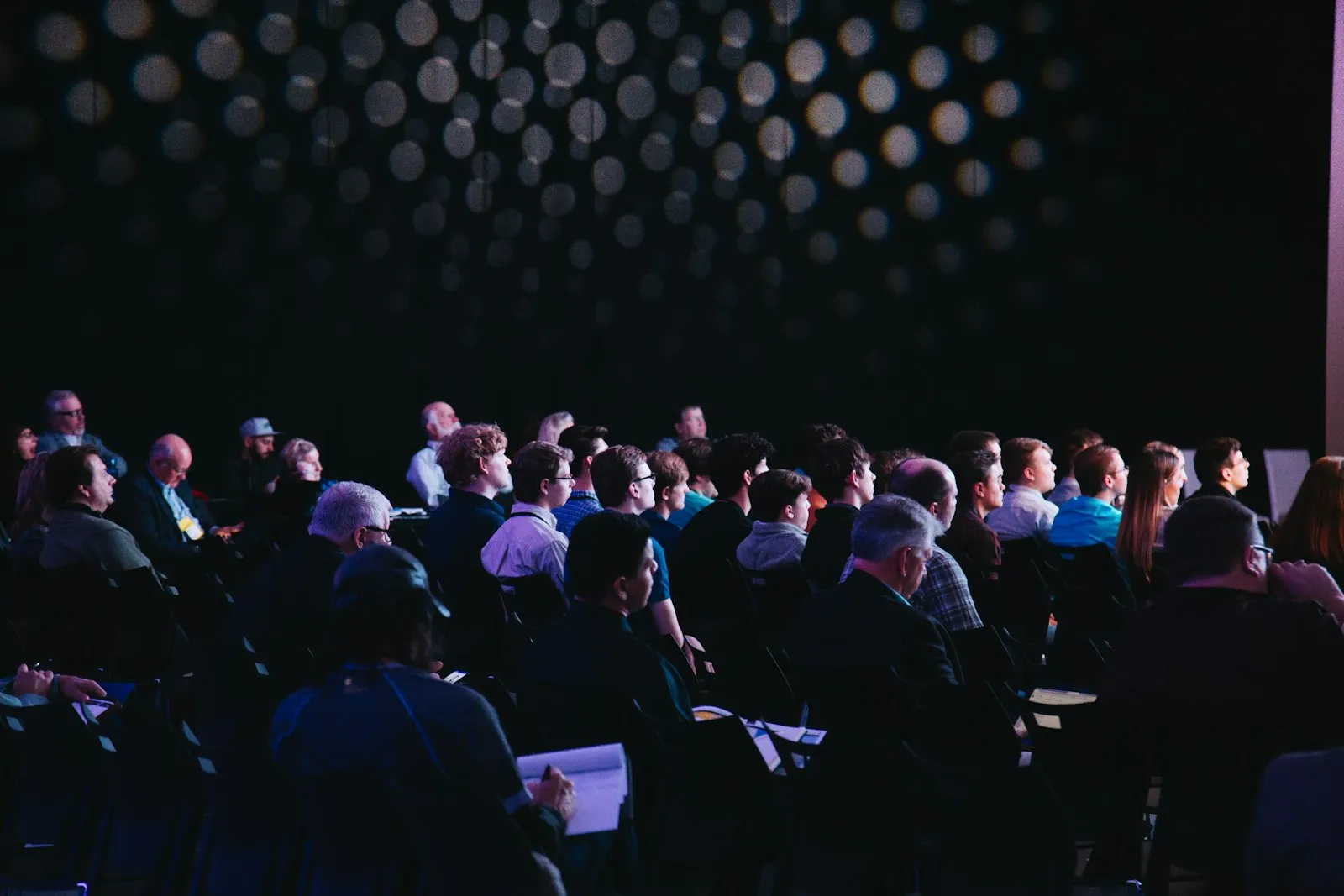 What is Public Speaking - presenting to an engaged audience with confidence