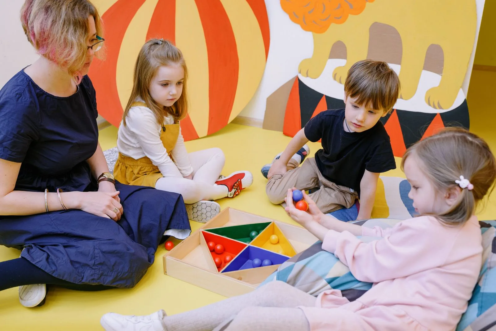 What Scratch and block coding covers - sequencing colourful shapes into patterns